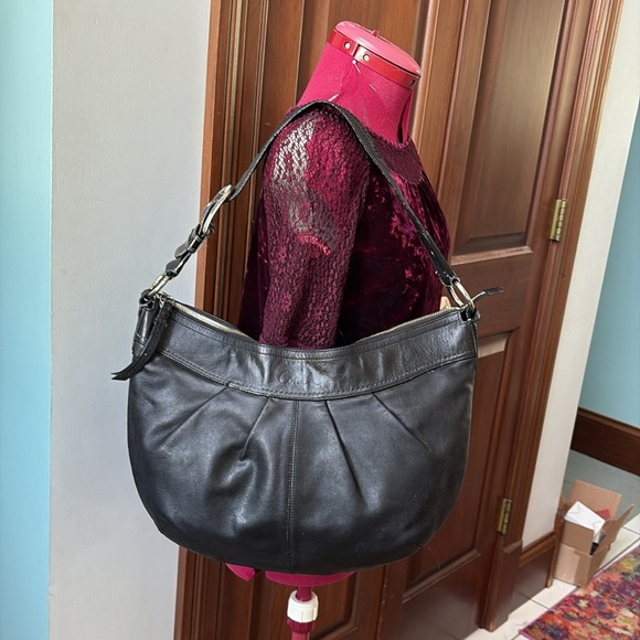 Coach SoHo pleated hobo/shoulder bag  thick leather black vintage Crescent shape - Picture 7 of 17